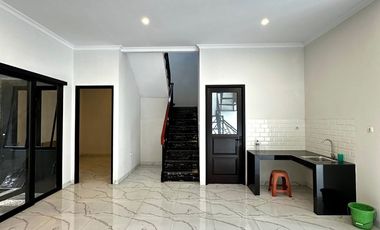 Rumah modern industrial dalam cluster kebagusan TB Simatupang