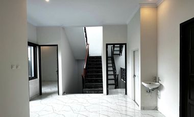 Rumah modern industrial dalam cluster kebagusan TB Simatupang