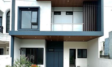 Rumah modern industrial dalam cluster kebagusan TB Simatupang