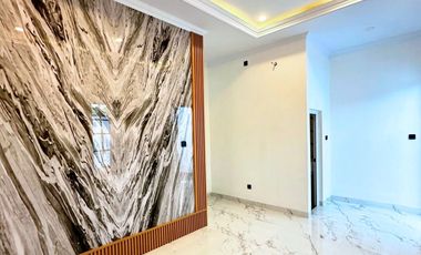 Rumah 3 lantai dan rooftop dalam cluster dekat Stasiun KRL