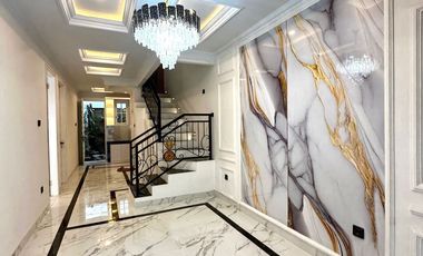 Rumah 3 lantai dan rooftop dalam cluster dekat Stasiun KRL