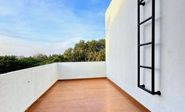 Rumah 3 lantai dan rooftop dalam cluster dekat Stasiun KRL