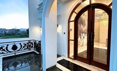 Brand new luxury house 3 lantai rooftop dalam townhouse