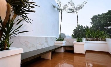 Brand new luxury house 3 lantai rooftop dalam townhouse