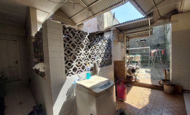 Rumah Luas Pasar Kliwon Solo Kota  Tepi Jalan Raya Strategis Ramai