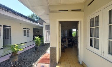 Rumah Luas Pasar Kliwon Solo Kota  Tepi Jalan Raya Strategis Ramai