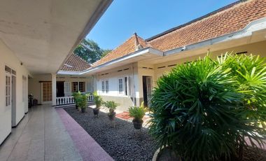 Rumah Luas Pasar Kliwon Solo Kota  Tepi Jalan Raya Strategis Ramai