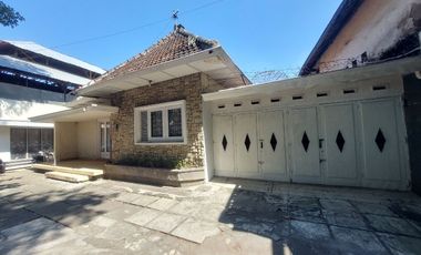 Rumah Luas Pasar Kliwon Solo Kota  Tepi Jalan Raya Strategis Ramai