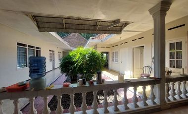 Rumah Luas Pasar Kliwon Solo Kota  Tepi Jalan Raya Strategis Ramai