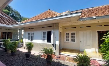 Rumah Luas Pasar Kliwon Solo Kota  Tepi Jalan Raya Strategis Ramai