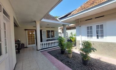 Rumah Luas Pasar Kliwon Solo Kota  Tepi Jalan Raya Strategis Ramai