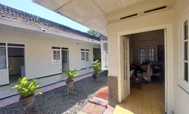 Rumah Luas Pasar Kliwon Solo Kota  Tepi Jalan Raya Strategis Ramai