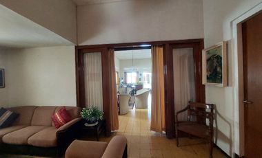 Rumah Luas Pasar Kliwon Solo Kota  Tepi Jalan Raya Strategis Ramai