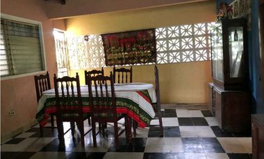 SE VENDE CASA Y TERRENO EN MONTIJO VERAGUAS