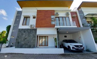 RUMAH MEWAH 2 LANTAI PRIVATE FULL FURNISHED DI MAGUWOHARJO