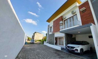 RUMAH MEWAH 2 LANTAI PRIVATE FULL FURNISHED DI MAGUWOHARJO