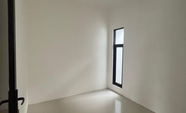 Rumah HOOK Mewah di Cluster Aurora BSB Village, 236 m², Dekat Halte &