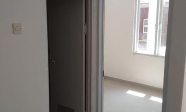 Rumah di pinggir jalan dekat dengan pusat pendidikan