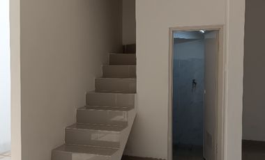 Running di jual 2 lantai pinggir Jalan