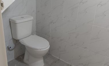 Running di jual 2 lantai pinggir Jalan