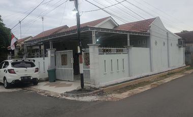rumah type 117/198m2 HOOK di puri permata jl.karanganyar 1