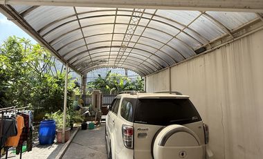 DIJUAL RUMAH HOEK 500meter JAKARTA BARAT BEBAS BANJIR LOKASI STRATEGIS