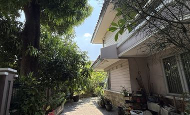 DIJUAL RUMAH HOEK 500meter JAKARTA BARAT BEBAS BANJIR LOKASI STRATEGIS