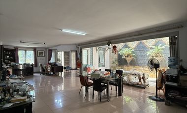 DIJUAL RUMAH HOEK 500meter JAKARTA BARAT BEBAS BANJIR LOKASI STRATEGIS