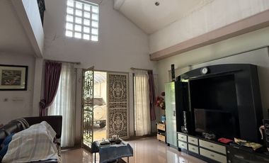 DIJUAL RUMAH HOEK 500meter JAKARTA BARAT BEBAS BANJIR LOKASI STRATEGIS