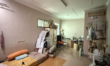 DIJUAL RUMAH HOEK 500meter JAKARTA BARAT BEBAS BANJIR LOKASI STRATEGIS