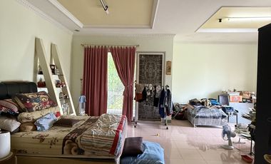 DIJUAL RUMAH HOEK 500meter JAKARTA BARAT BEBAS BANJIR LOKASI STRATEGIS