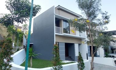 RUMAH FREE PPN POSISI POJOK DEPAN TAMAN DI PANDANARAN HILLS SEMARANG