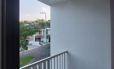 RUMAH FREE PPN POSISI POJOK DEPAN TAMAN DI PANDANARAN HILLS SEMARANG