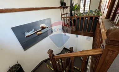 Gran casa, 12 privados, giro comercial