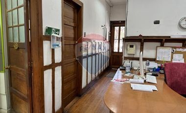 Gran casa, 12 privados, giro comercial