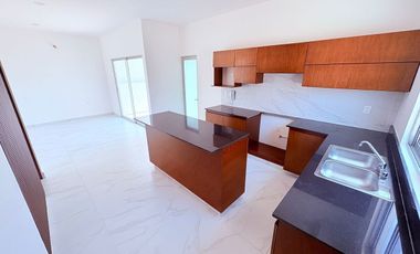 Casa en Venta en Veracruz Fracc. Lomas del Dorado en Esq. Frente a Área Verde.