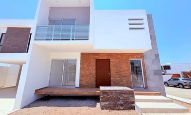 Casa en Venta en Veracruz Fracc. Lomas del Dorado en Esq. Frente a Área Verde.