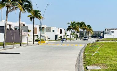 Casa en Venta en Veracruz Fracc. Lomas del Dorado en Esq. Frente a Área Verde.