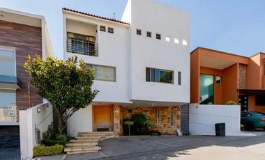 Hermosa Residencia en Bosque Esmeralda, La Estadia.