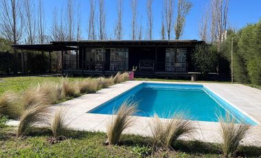 Casa en venta - 2 Dormitorios 1 Baño - Cochera - 1.000Mts2 - Ramallo