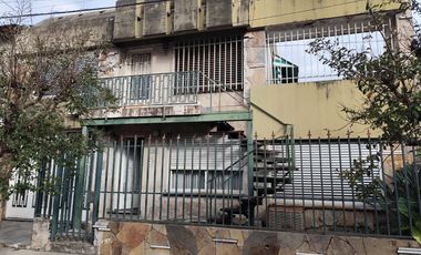 Venta Casa 4 dormitorios en 2 plantas con cochera - Roque Saenz Peña, Rosario