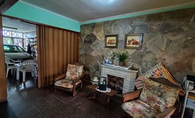 Venta Casa 4 dormitorios en 2 plantas con cochera - Roque Saenz Peña, Rosario