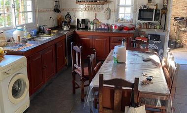 Casa  3 dormitorios cochera y quincho Turdera!! Apto permuta
