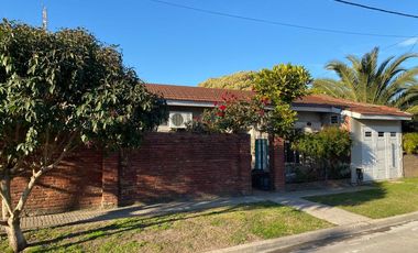 Casa  3 dormitorios cochera y quincho Turdera!! Apto permuta