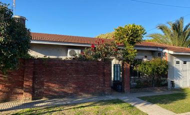 Casa  3 dormitorios cochera y quincho Turdera!! Apto permuta