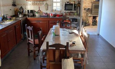 Casa  3 dormitorios cochera y quincho Turdera!! Apto permuta