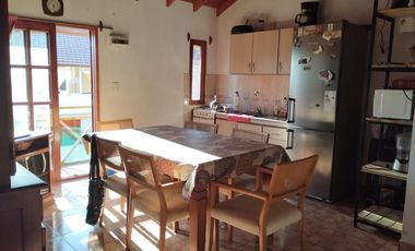 Casa en venta - 3 Dormitorios 1 Baño - Cochera - 90Mts2 - Costa Azul