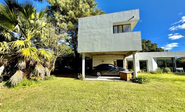 RETASADA! CASA SOBRE 2 LOTES. UNICA!!