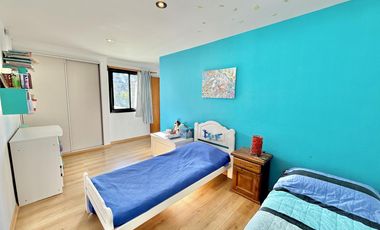 RETASADA! CASA SOBRE 2 LOTES. UNICA!!