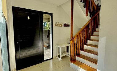 RETASADA! CASA SOBRE 2 LOTES. UNICA!!